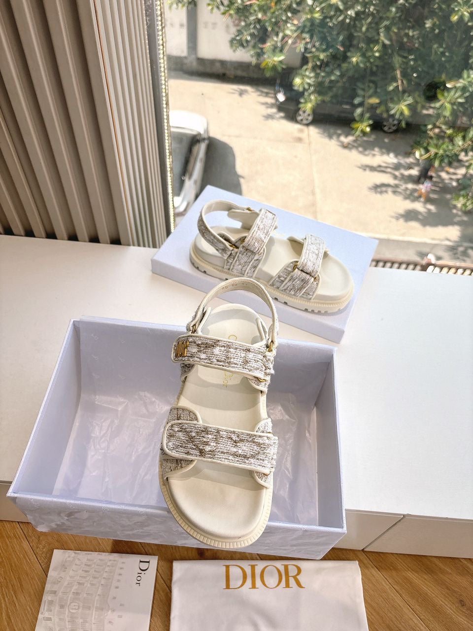 Material Sandals