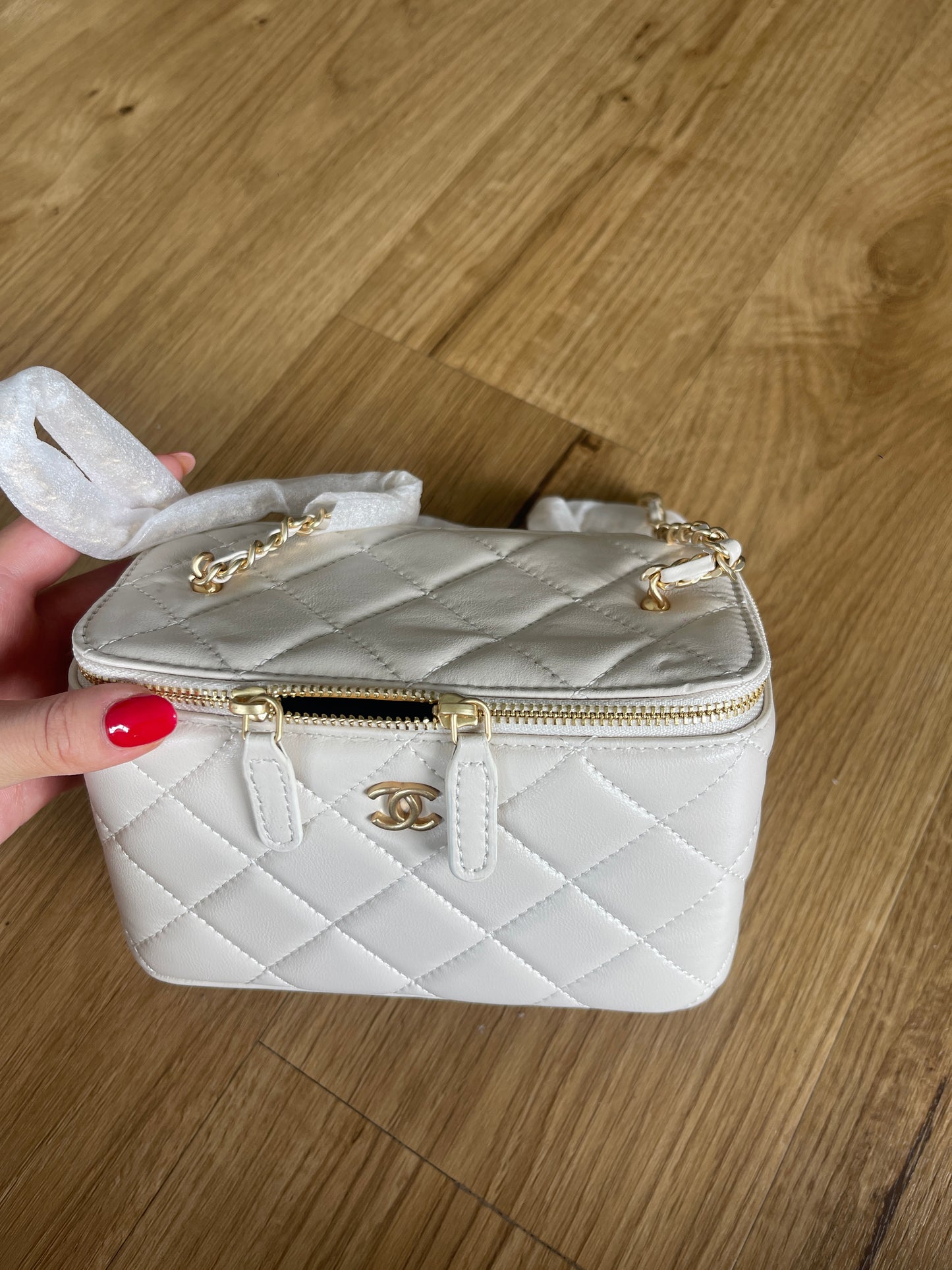 White Wide Vanity Handbag