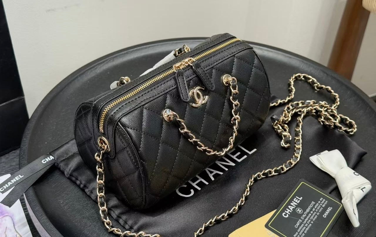 Classic barrel bag