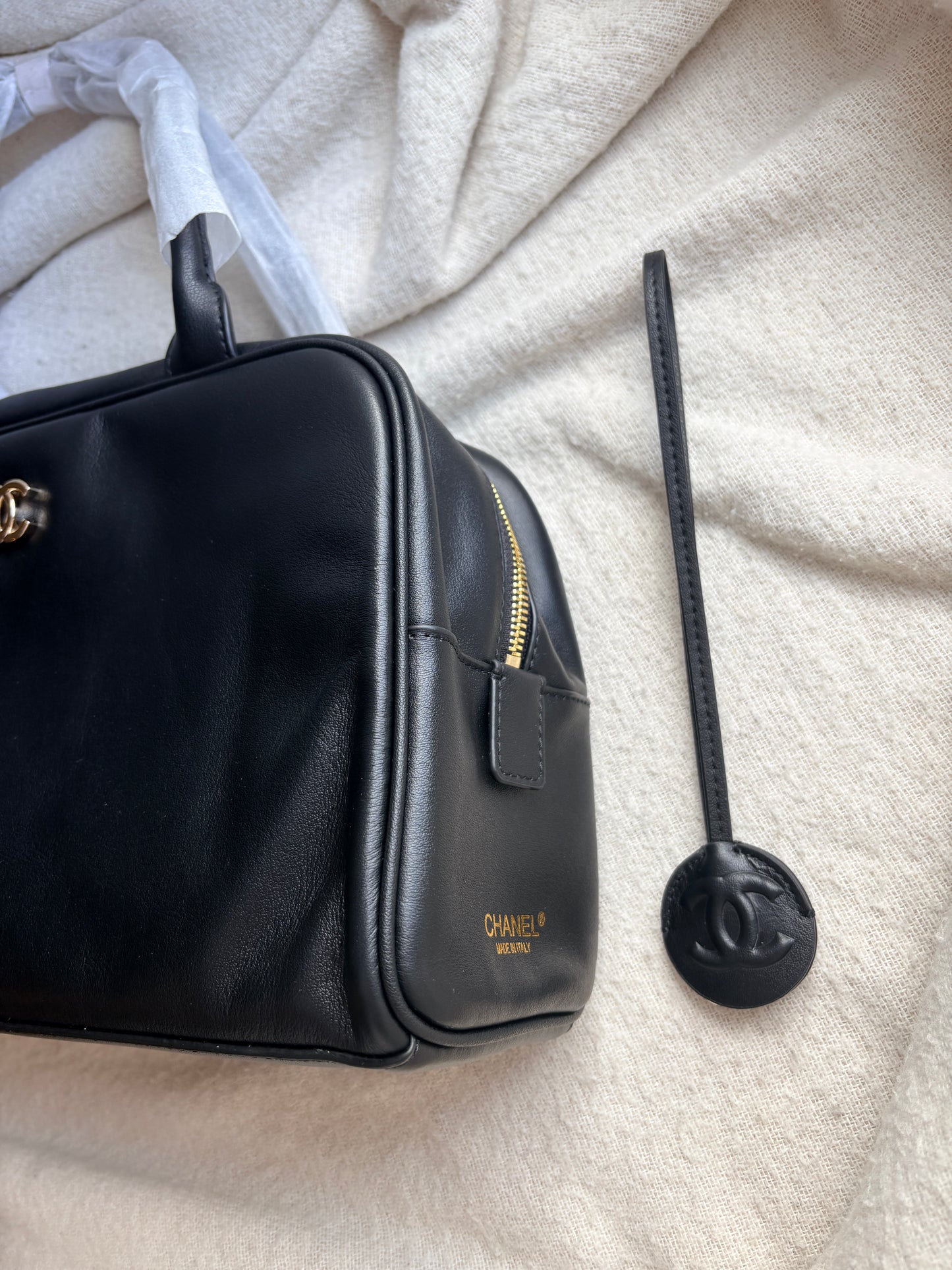 Leather shoulder bag