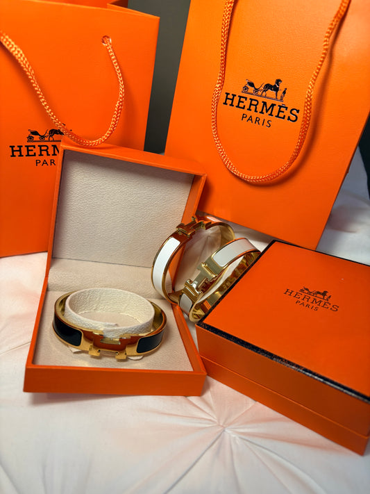 In Stock Clasp Bracelet