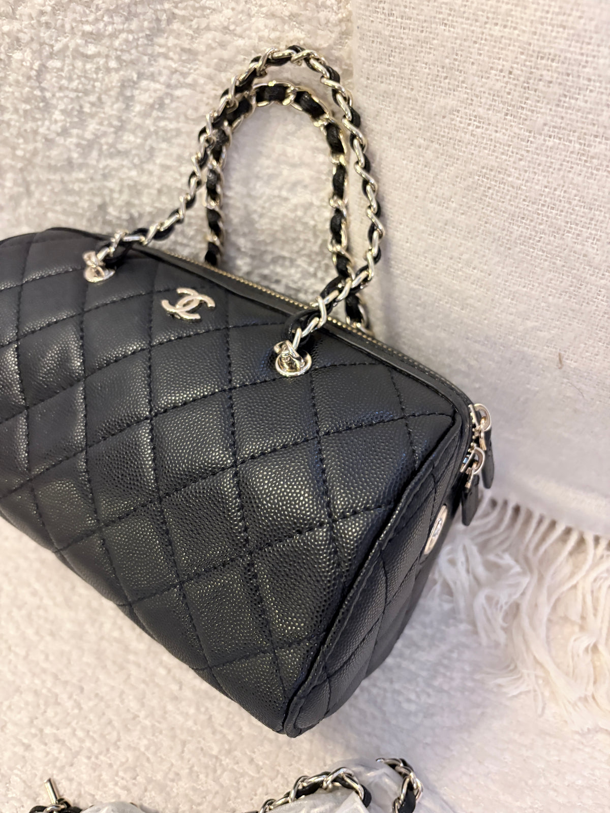 Classic barrel bag