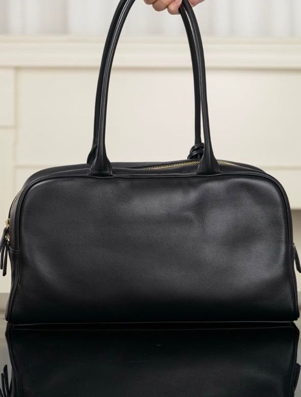 Leather shoulder bag