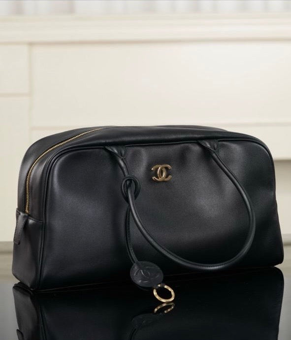 Leather shoulder bag