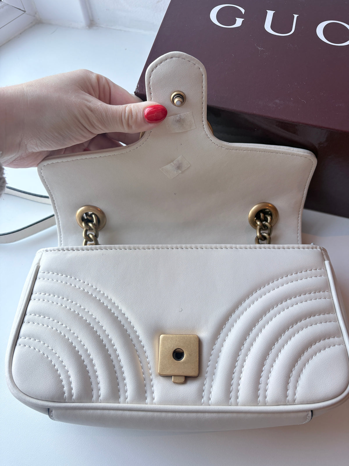 Chain strap handbag
