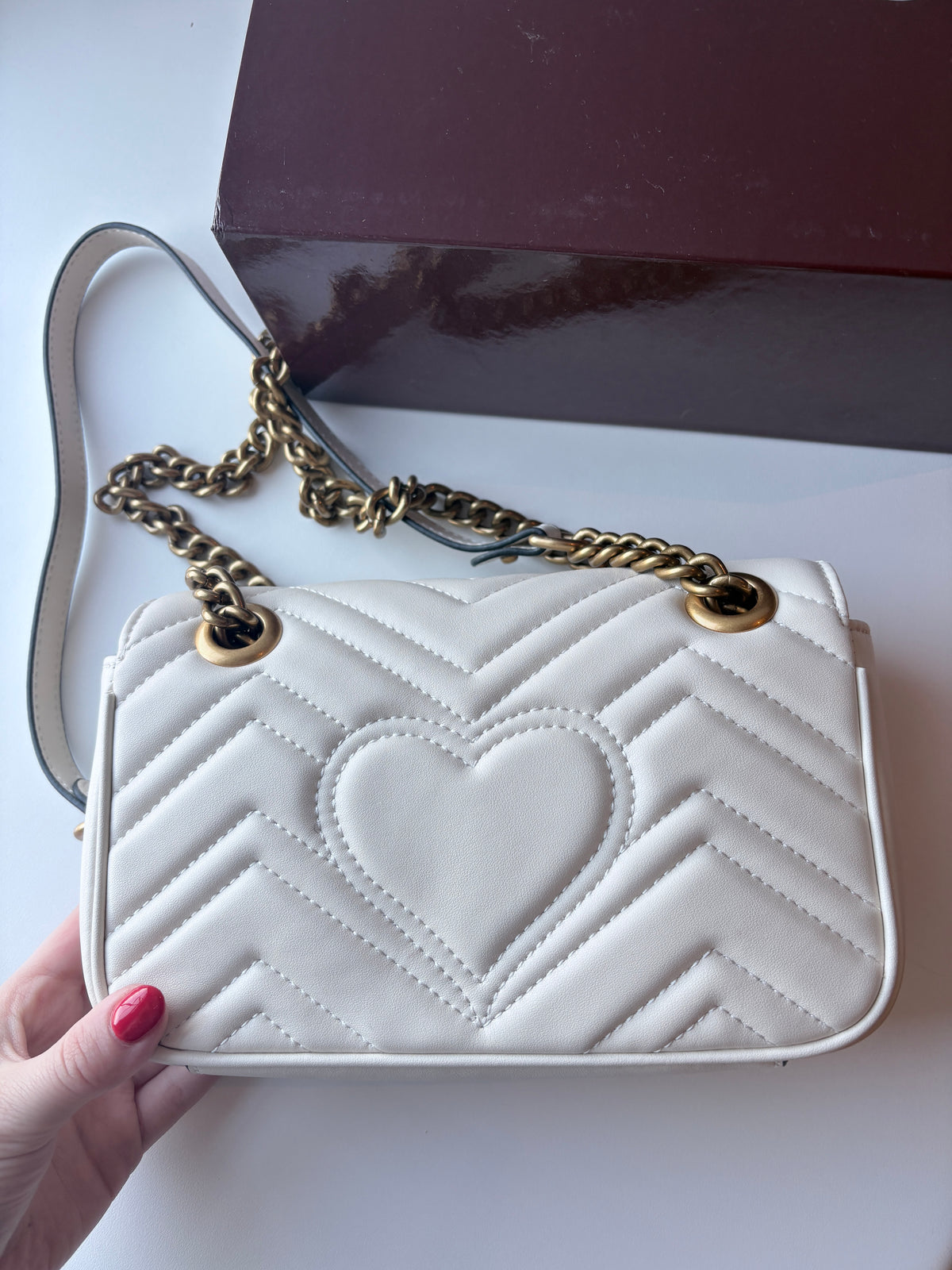 Chain strap handbag