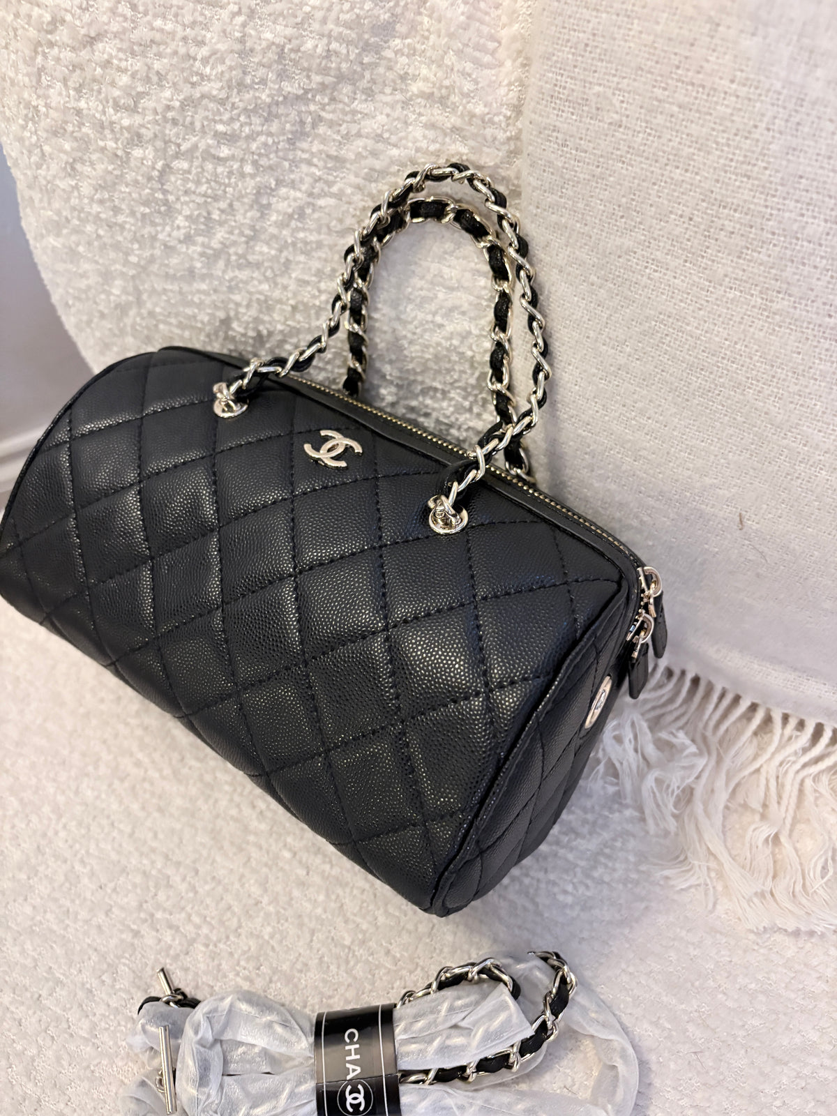 Classic barrel bag