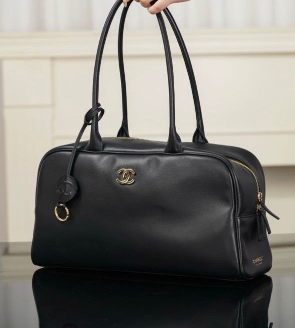 Leather shoulder bag