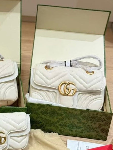 Chain strap handbag