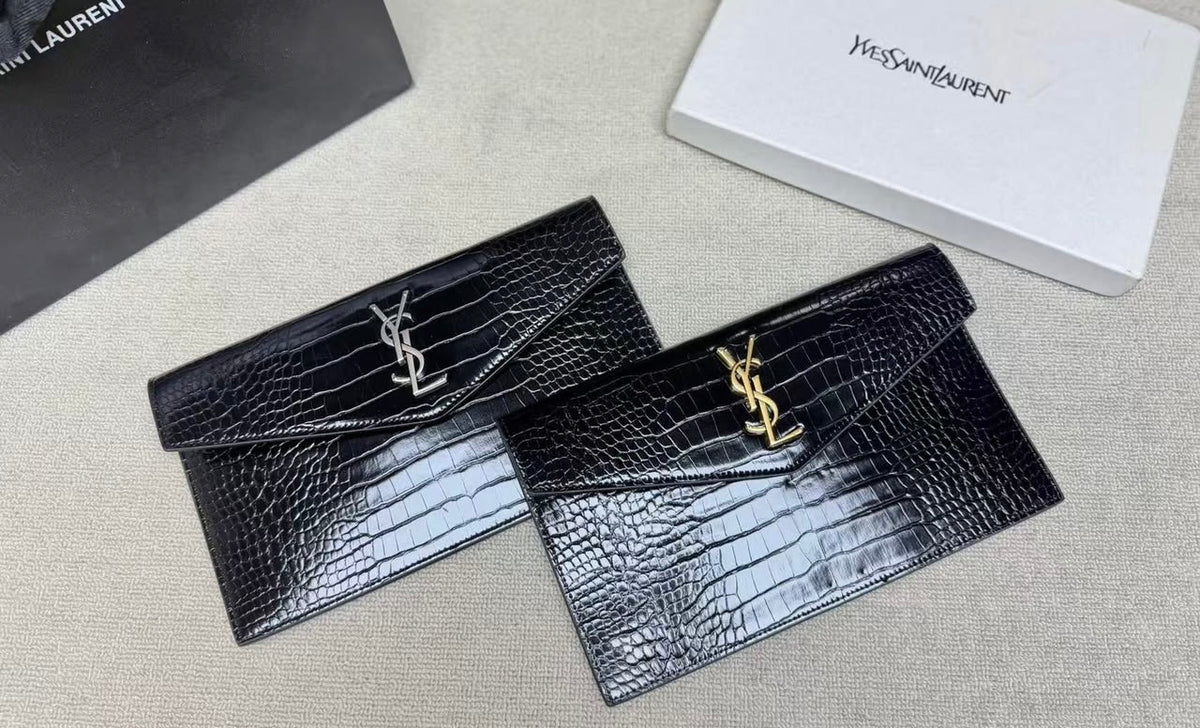 Chic Clutch